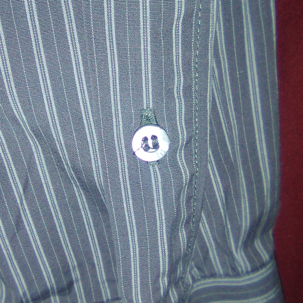 ✨authentic✨ Gucci button up - Picture 3 of 6